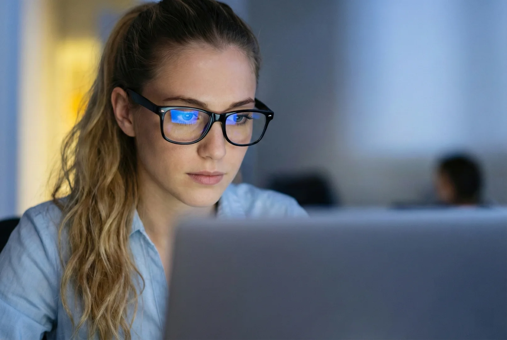 Odstranění odlesků z brýlí